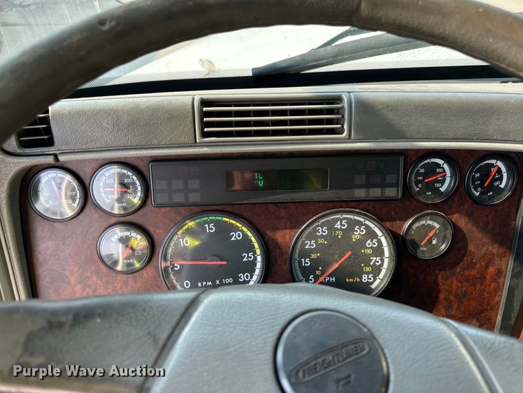 image for item OG9596 2003 Freightliner  semi truck