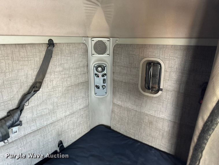 image for item OG9596 2003 Freightliner  semi truck