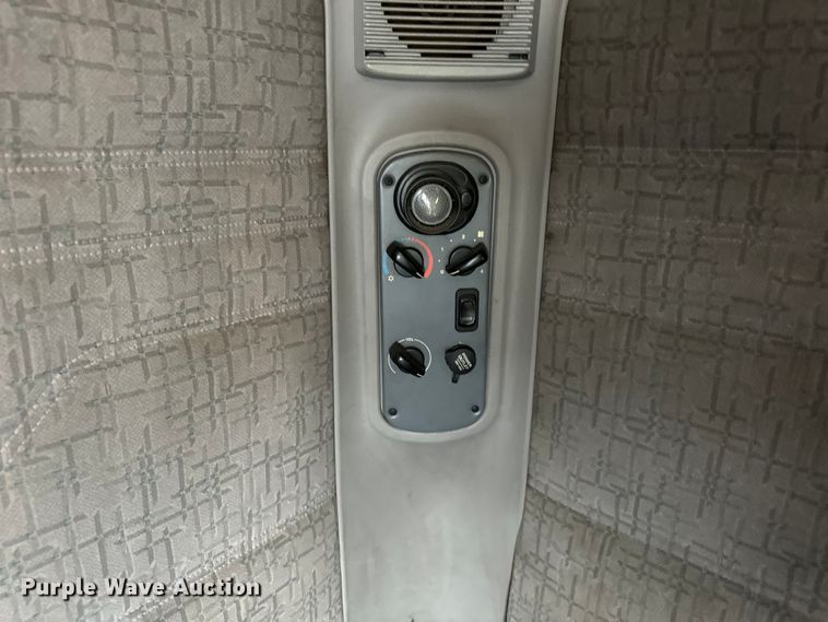 image for item OG9596 2003 Freightliner  semi truck