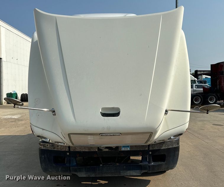 image for item OG9596 2003 Freightliner  semi truck