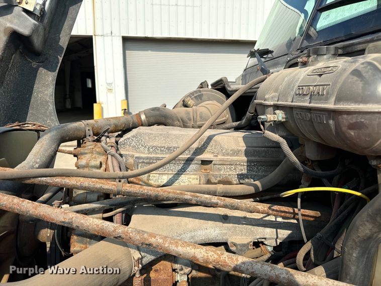 image for item OG9596 2003 Freightliner  semi truck