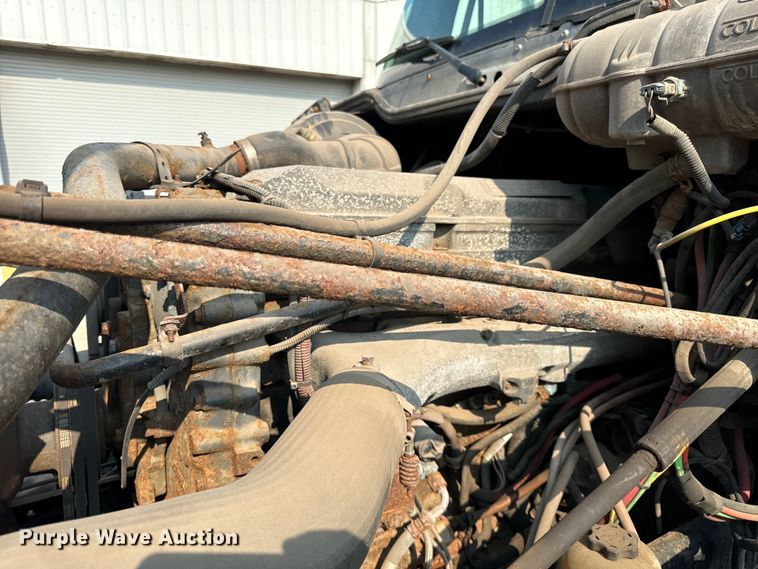 image for item OG9596 2003 Freightliner  semi truck