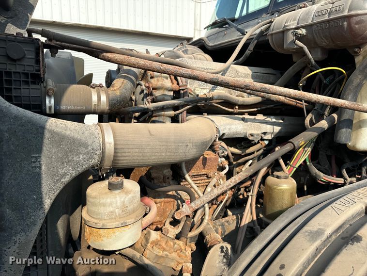 image for item OG9596 2003 Freightliner  semi truck