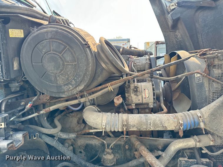 image for item OG9596 2003 Freightliner  semi truck