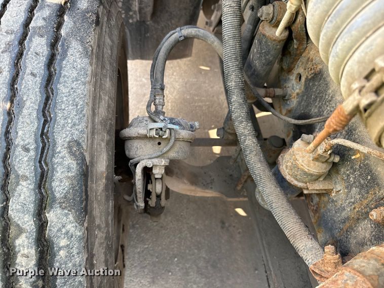 image for item OG9596 2003 Freightliner  semi truck