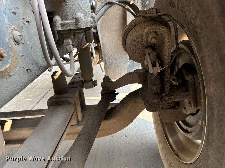 image for item OG9596 2003 Freightliner  semi truck