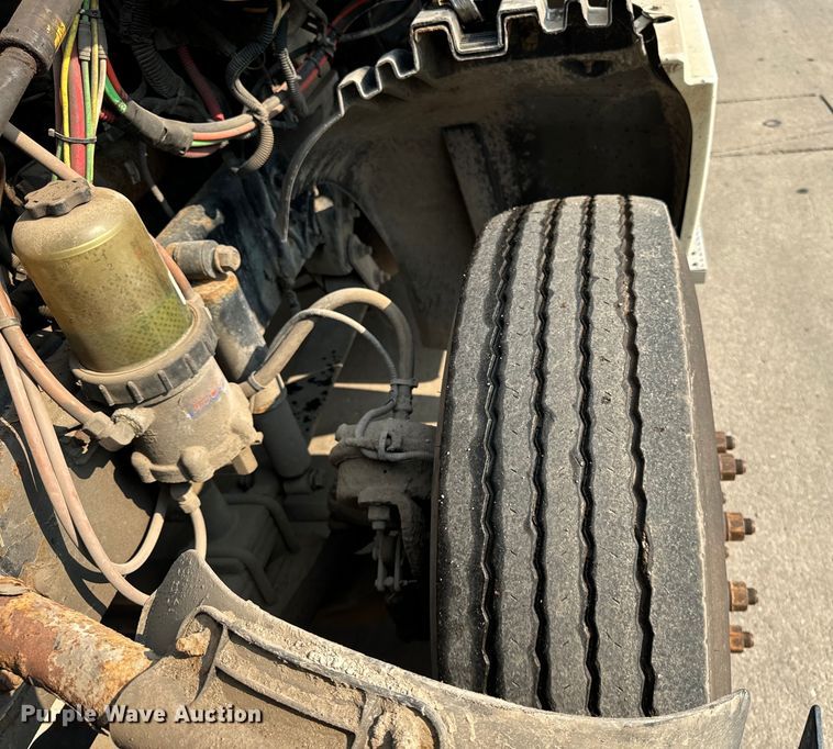 image for item OG9596 2003 Freightliner  semi truck