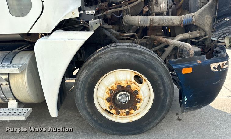 image for item OG9596 2003 Freightliner  semi truck