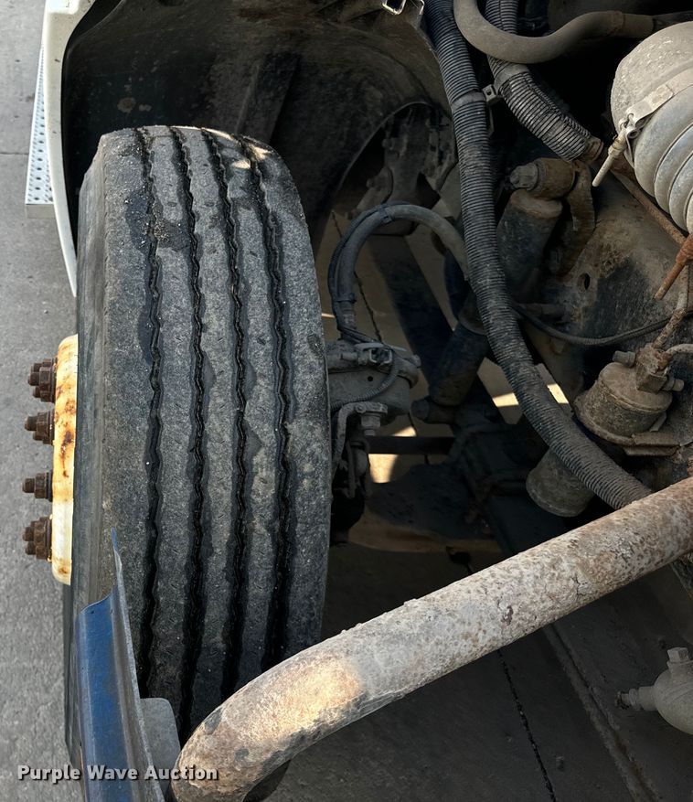 image for item OG9596 2003 Freightliner  semi truck