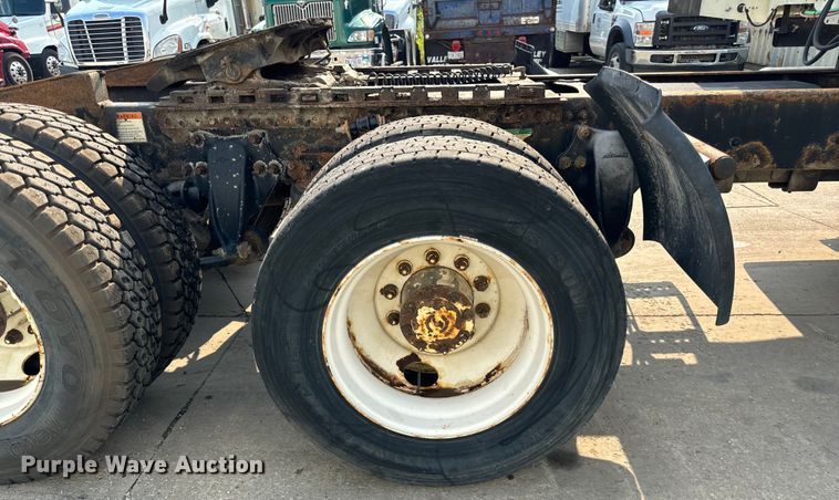 image for item OG9596 2003 Freightliner  semi truck