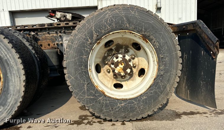 image for item OG9596 2003 Freightliner  semi truck