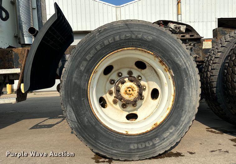 image for item OG9596 2003 Freightliner  semi truck