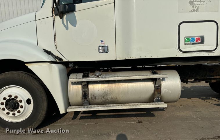 image for item OG9597 2004 Freightliner  CL120 semi truck