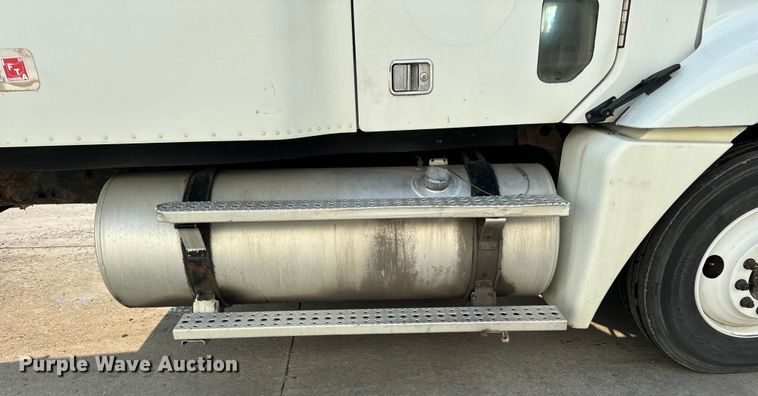 image for item OG9597 2004 Freightliner  CL120 semi truck