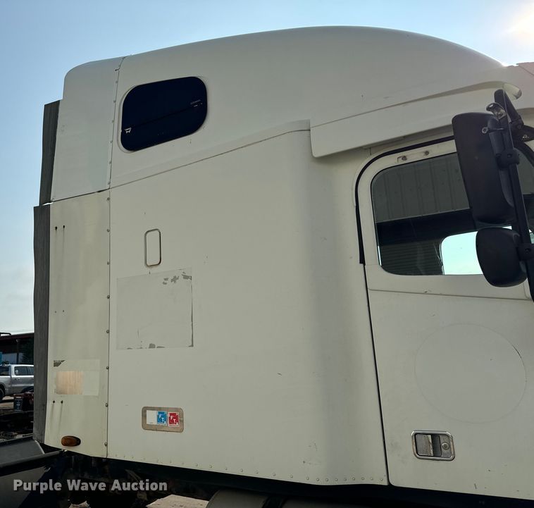 image for item OG9597 2004 Freightliner  CL120 semi truck