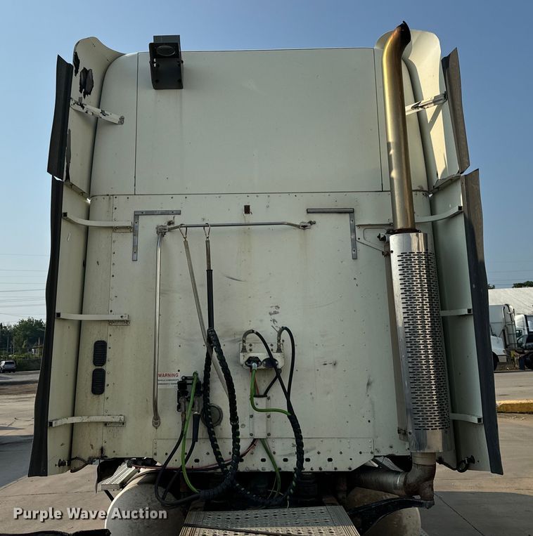 image for item OG9597 2004 Freightliner  CL120 semi truck