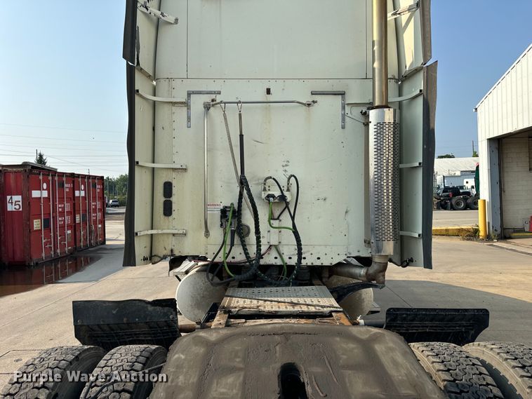 image for item OG9597 2004 Freightliner  CL120 semi truck