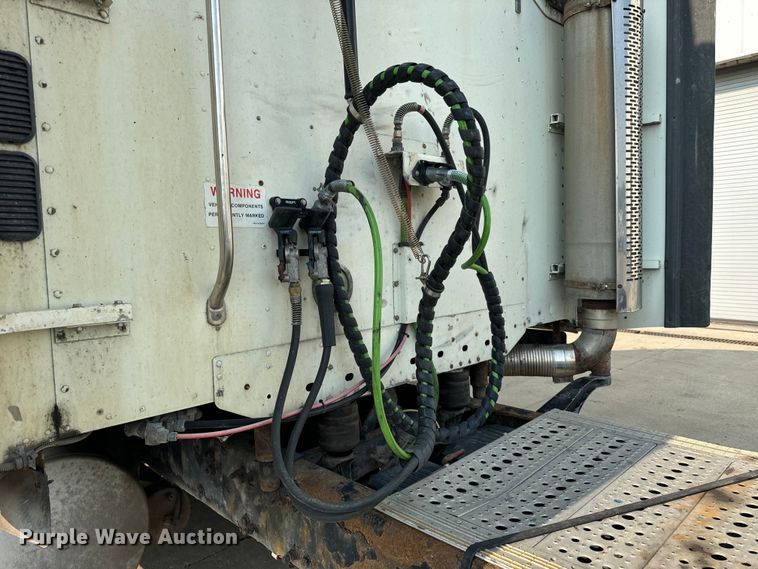 image for item OG9597 2004 Freightliner  CL120 semi truck