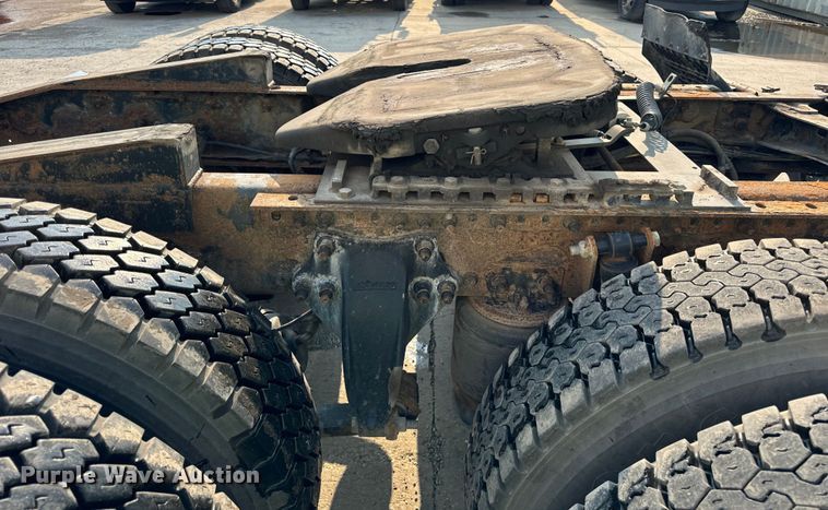 image for item OG9597 2004 Freightliner  CL120 semi truck