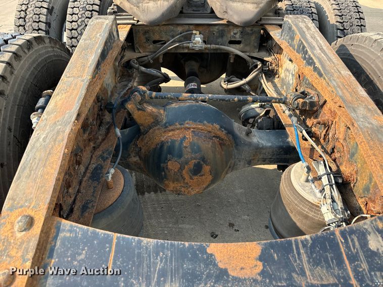 image for item OG9597 2004 Freightliner  CL120 semi truck