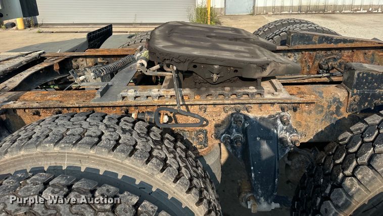 image for item OG9597 2004 Freightliner  CL120 semi truck