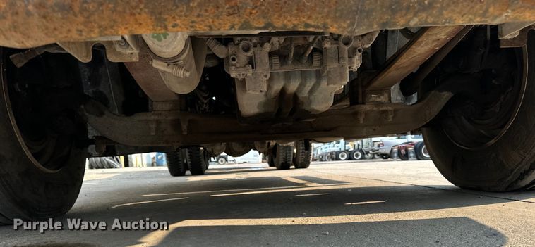 image for item OG9597 2004 Freightliner  CL120 semi truck