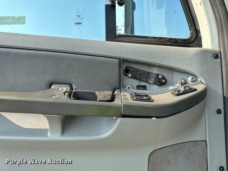 image for item OG9597 2004 Freightliner  CL120 semi truck