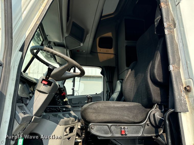 image for item OG9597 2004 Freightliner  CL120 semi truck