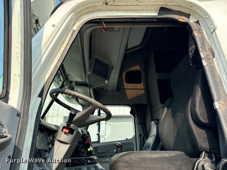 image for item OG9597 2004 Freightliner  CL120 semi truck