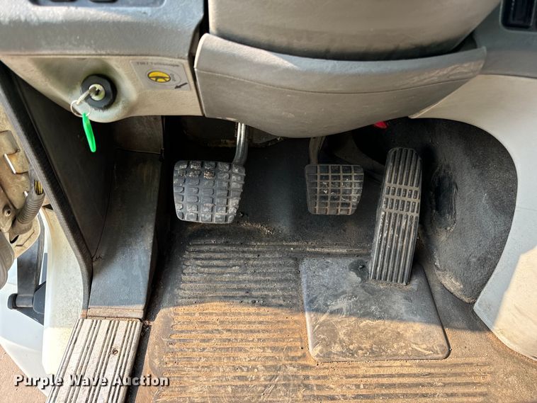 image for item OG9597 2004 Freightliner  CL120 semi truck