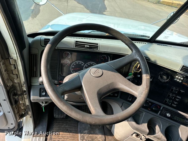 image for item OG9597 2004 Freightliner  CL120 semi truck