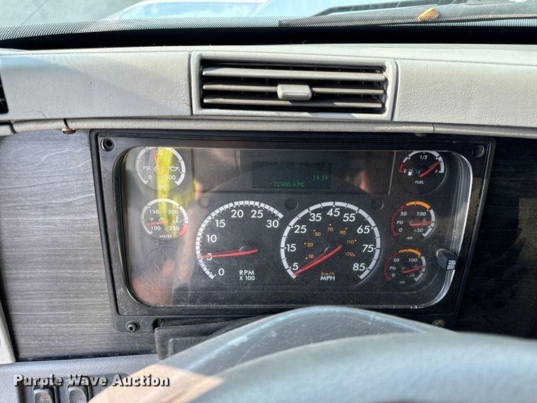 image for item OG9597 2004 Freightliner  CL120 semi truck