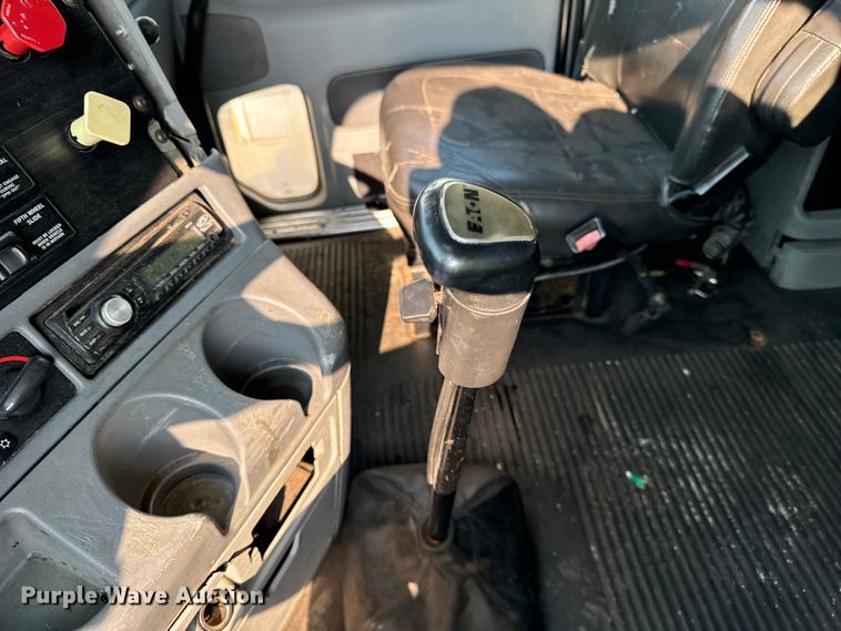 image for item OG9597 2004 Freightliner  CL120 semi truck