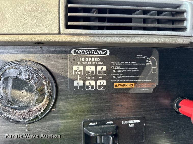 image for item OG9597 2004 Freightliner  CL120 semi truck