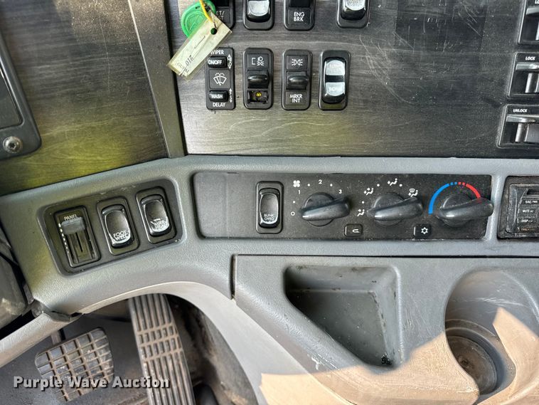 image for item OG9597 2004 Freightliner  CL120 semi truck