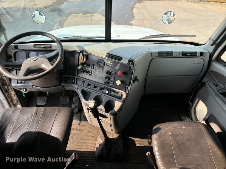 image for item OG9597 2004 Freightliner  CL120 semi truck