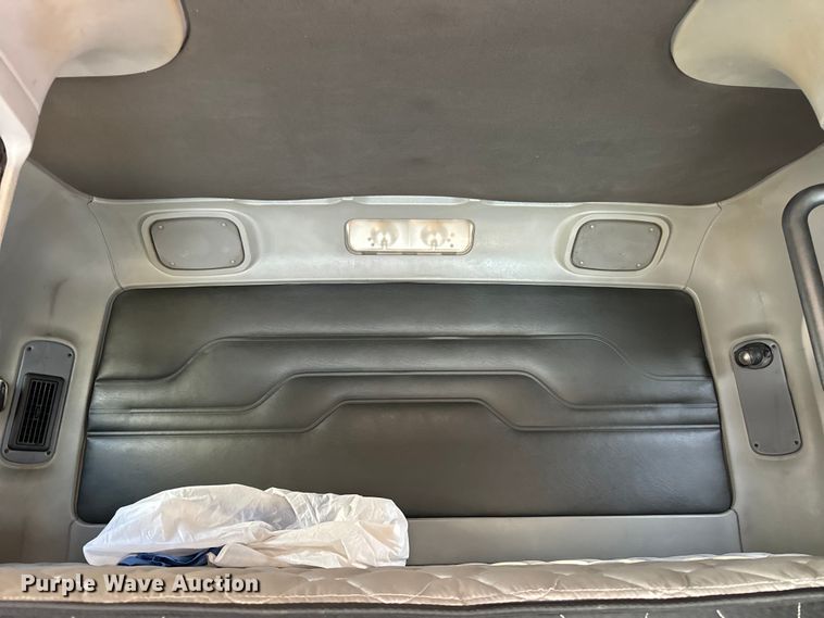 image for item OG9597 2004 Freightliner  CL120 semi truck