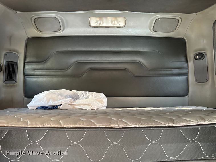 image for item OG9597 2004 Freightliner  CL120 semi truck