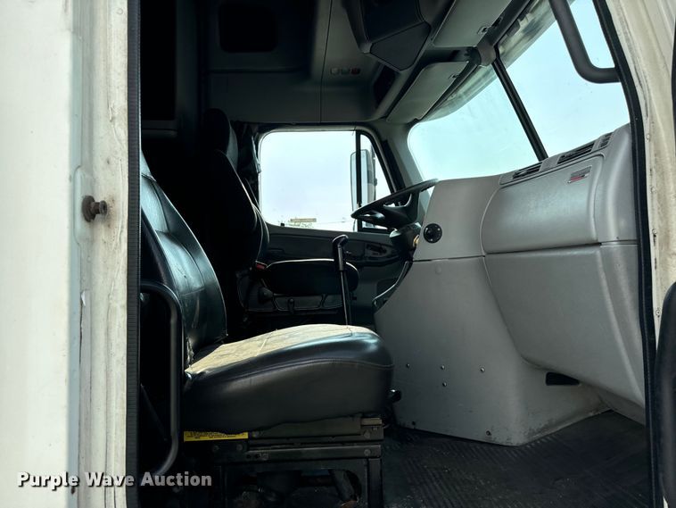 image for item OG9597 2004 Freightliner  CL120 semi truck