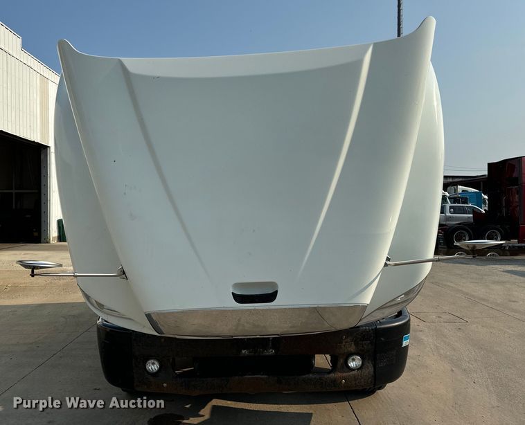 image for item OG9597 2004 Freightliner  CL120 semi truck