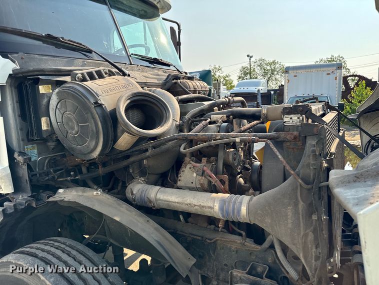 image for item OG9597 2004 Freightliner  CL120 semi truck