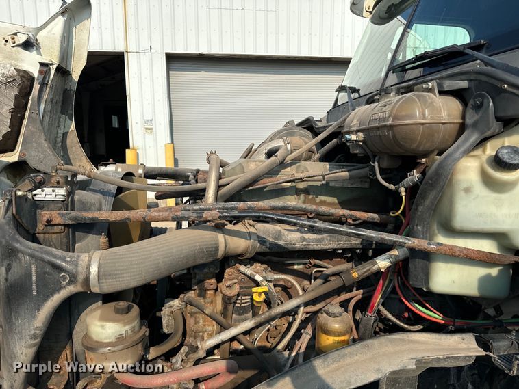 image for item OG9597 2004 Freightliner  CL120 semi truck