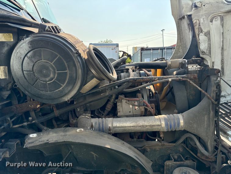 image for item OG9597 2004 Freightliner  CL120 semi truck