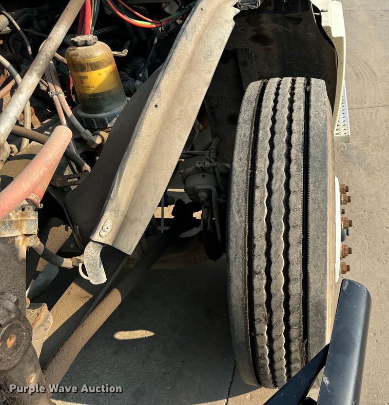 image for item OG9597 2004 Freightliner  CL120 semi truck