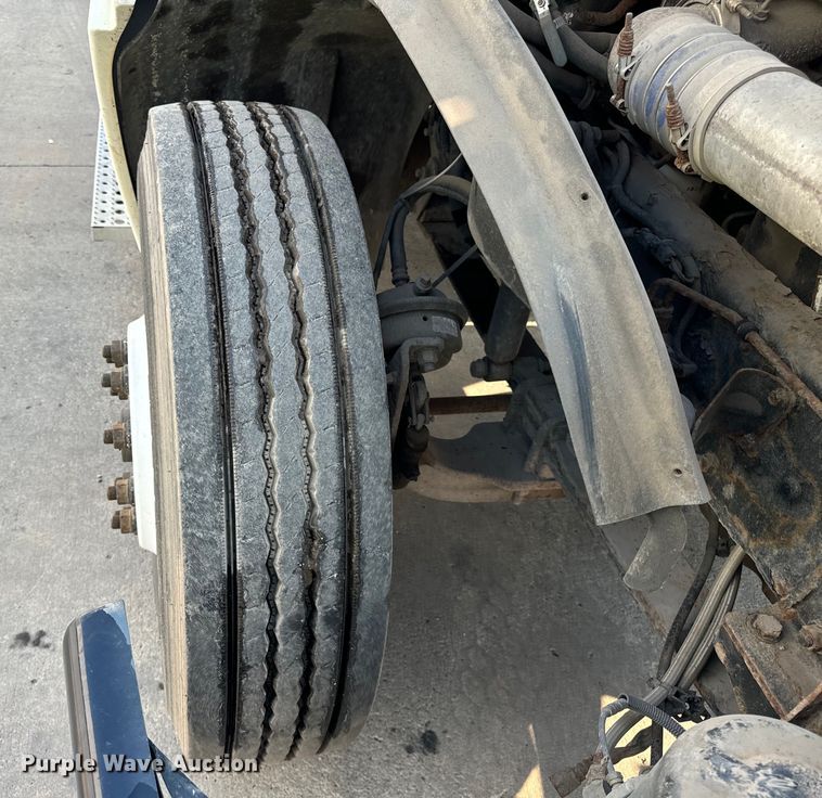 image for item OG9597 2004 Freightliner  CL120 semi truck