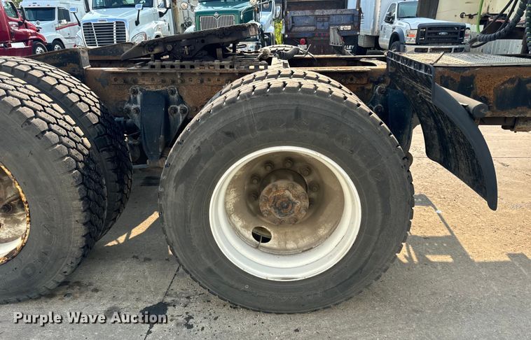 image for item OG9597 2004 Freightliner  CL120 semi truck