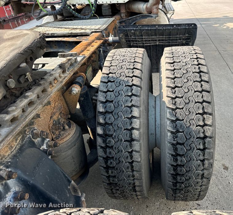 image for item OG9597 2004 Freightliner  CL120 semi truck