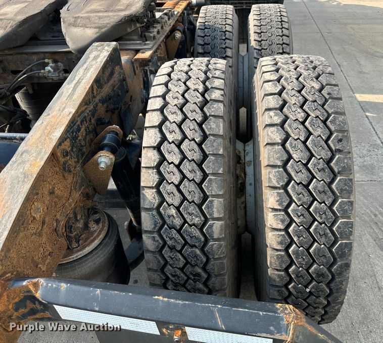 image for item OG9597 2004 Freightliner  CL120 semi truck