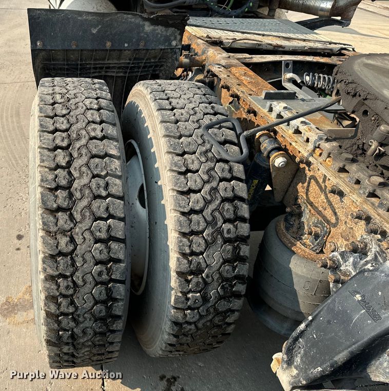 image for item OG9597 2004 Freightliner  CL120 semi truck