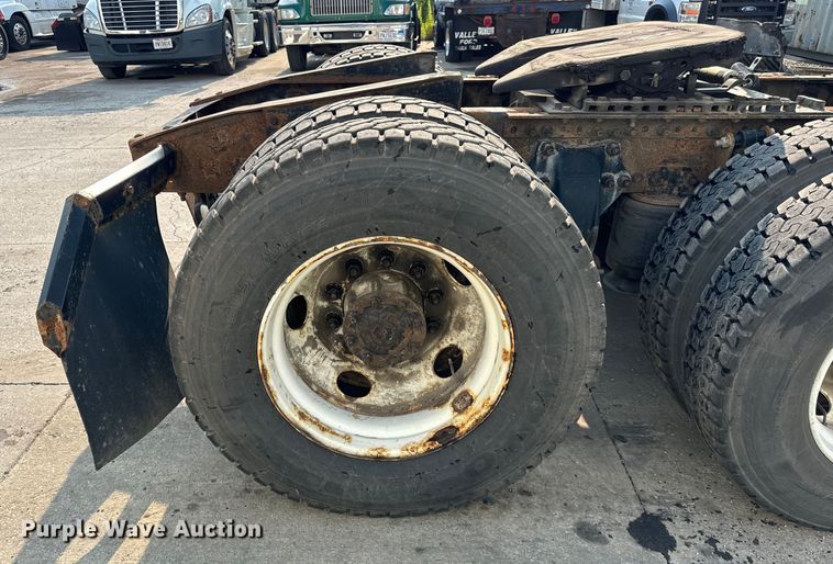 image for item OG9597 2004 Freightliner  CL120 semi truck